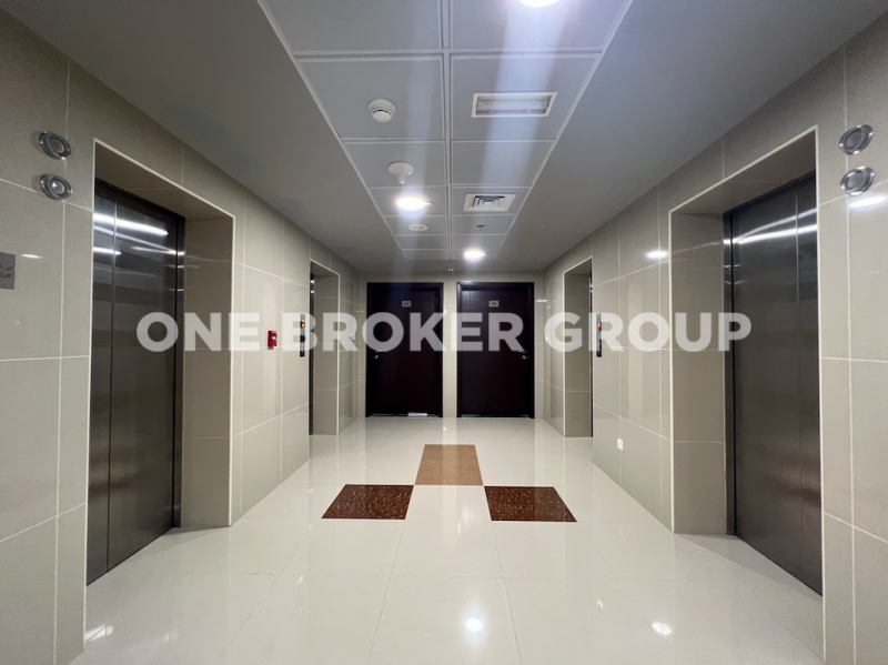 Burj Khalifa View | Spacious Office | Fitted | Prime Location-pic_2